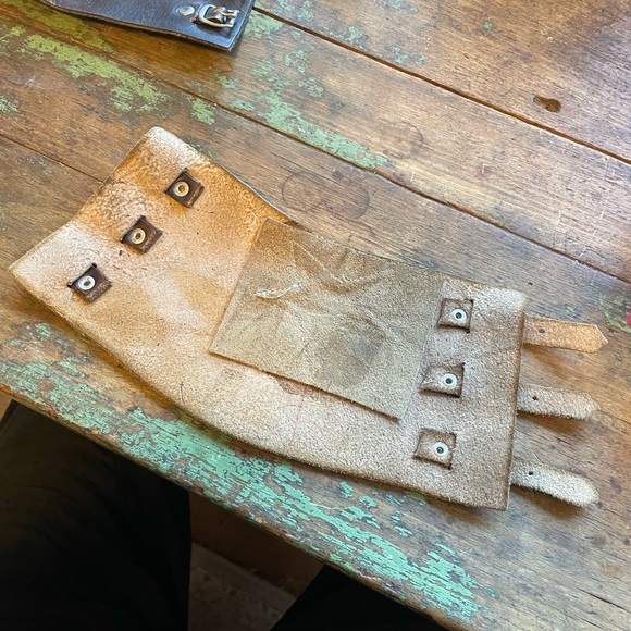 Hand made vintage leather cuff with star design  three buckles - Picture 8 of 10